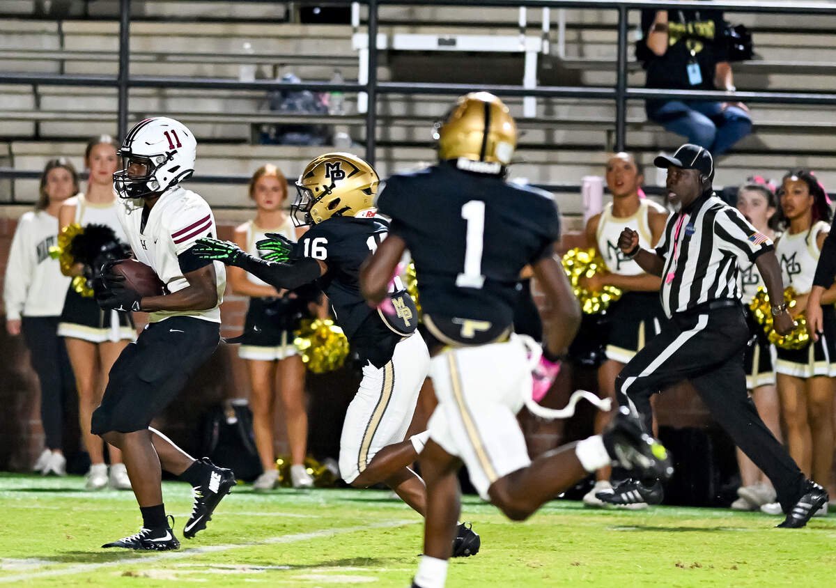 Howard receiver Sean Alexander (11) hauls in a deep pass from quarterback Zavion Deshazier during the Huskies’ 28-21 overtime loss to Mary Persons Friday night.