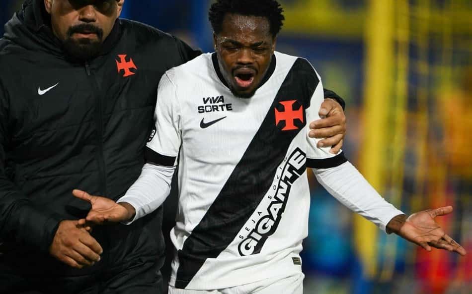 Andres Gomez deixa o campo irritado ao ser expulso contra o Boca Juniors pelo Vasco