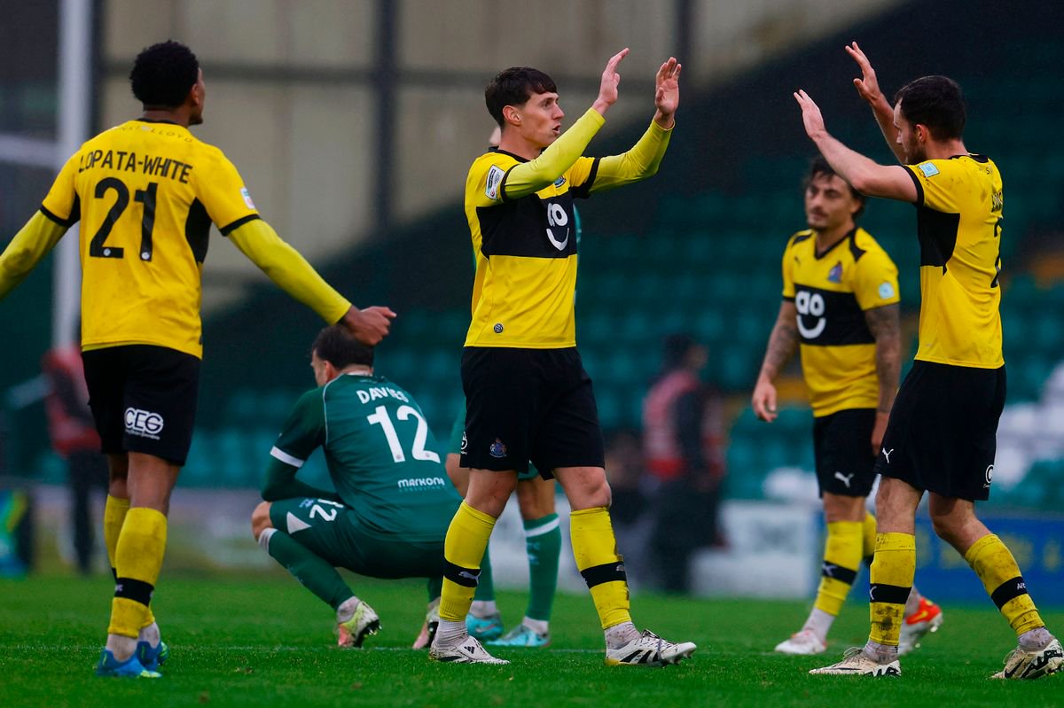 Final whistle celebrations for Altrincham FC players during the National League match between Yeovil Town and Altrincham at Huish Park, Yeovil on 24 October 2026 (Photo: Phil Mingo/PPAUK)