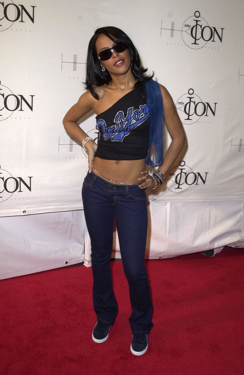 Deretan Gaya Artis Pakai Belly Chain, OOTD Kasual hingga Red Carpet