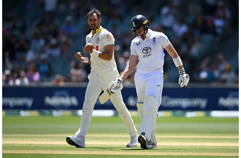 Jamie Smith fell to Mitchell Starc after a flurry of runs  •  Getty Images