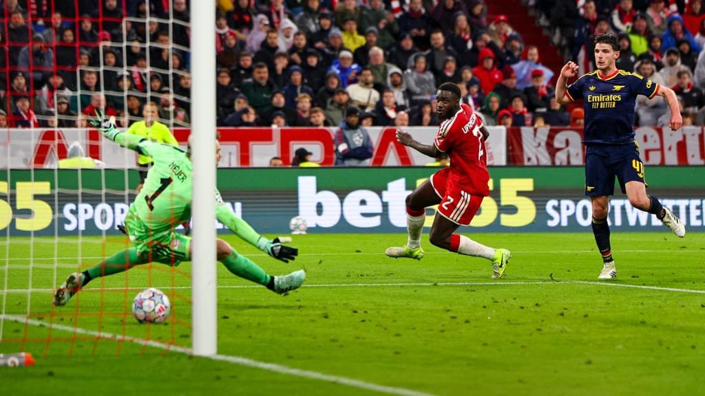 Declan Rice remata para o 2-2 no Bayern-Arsenal (ANNA SZILAGYI/EPA)