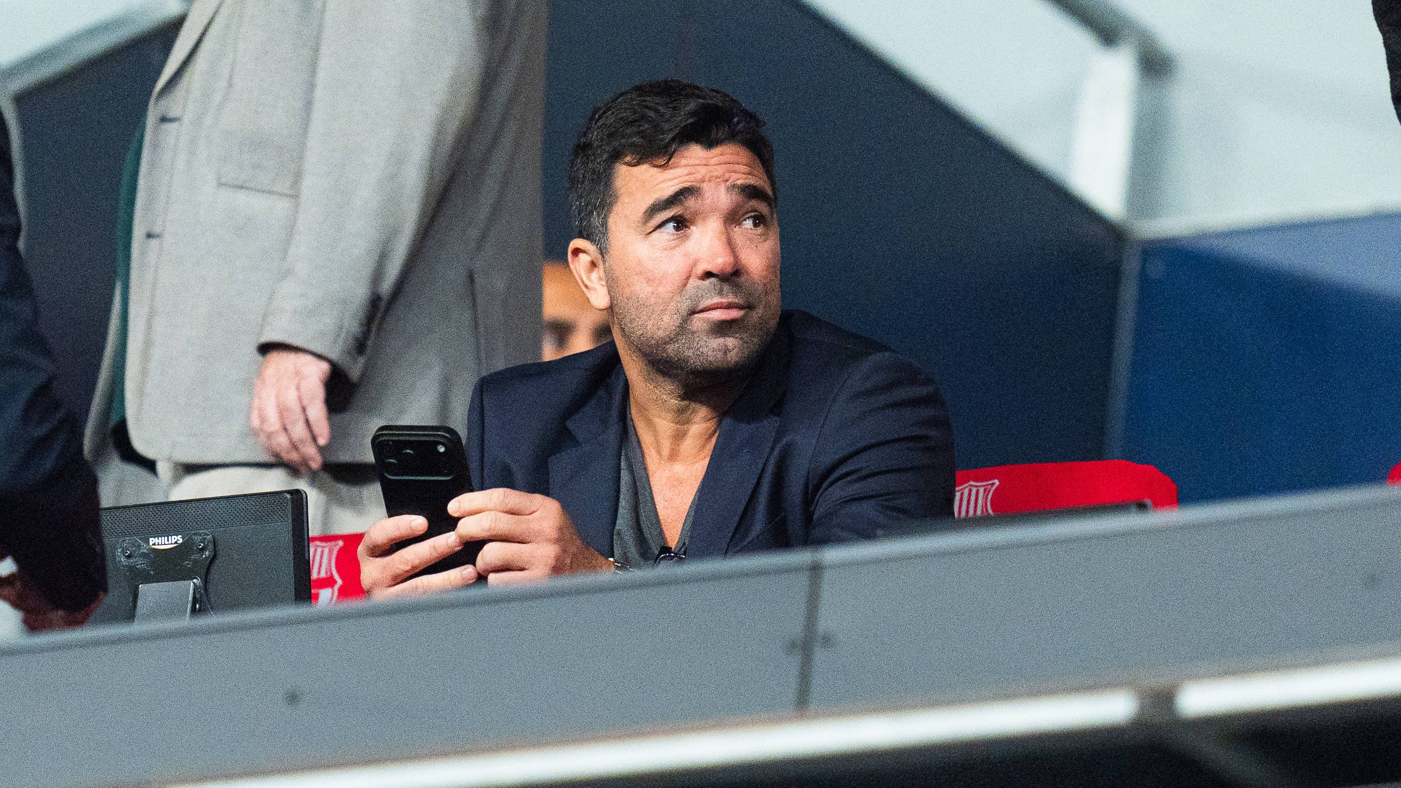 Barcelona's threatened deal: seven English clubs ignite a war over the "summer gem"