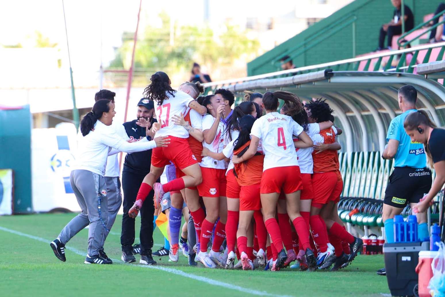 Jogadoras do time sub-20 das Bragantinas. 