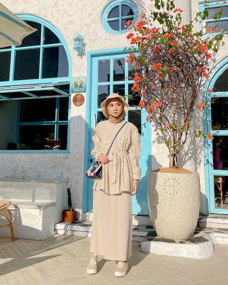 8 OOTD Rok Span Hijab yang Simpel tapi Fashionable 