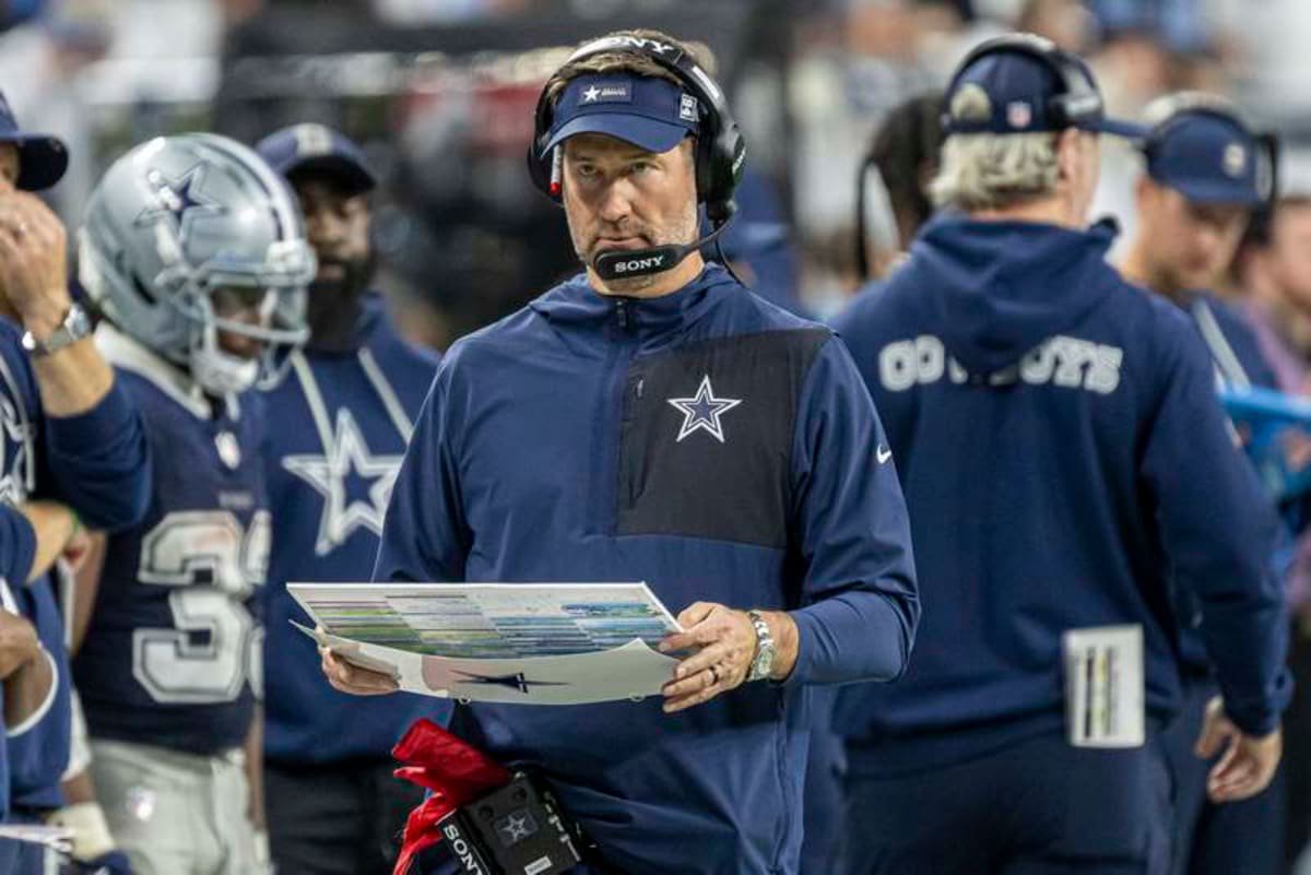 DETROIT, MI – DECEMBER 04: Dallas Cowboys head coach Brian Schottenheimer walking the sideline near the end ofthe fourth quarter during the game between Dallas Cowboys and Detroit Lions on December 4, 2025 at Ford Field in Detroit, MI /CSM Detroit United States – ZUMAc04_ 20251204_zma_c04_045 Copyright: xAllanxDranbergx ©IMAGO/ZUMA Press Wire