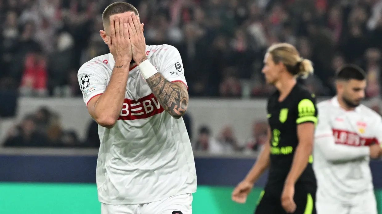 Jeff Chabot (links) versteckt sein Gesicht nach einer vergebenen Torchance.