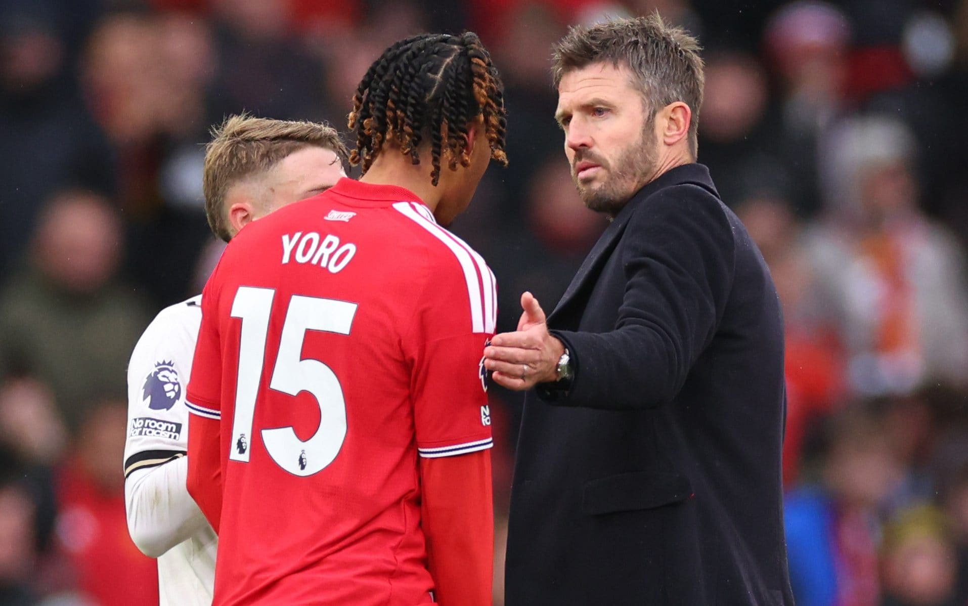 Michael Carrick, Manager / Head Coach of Manchester United with a dejected Leny Yoro