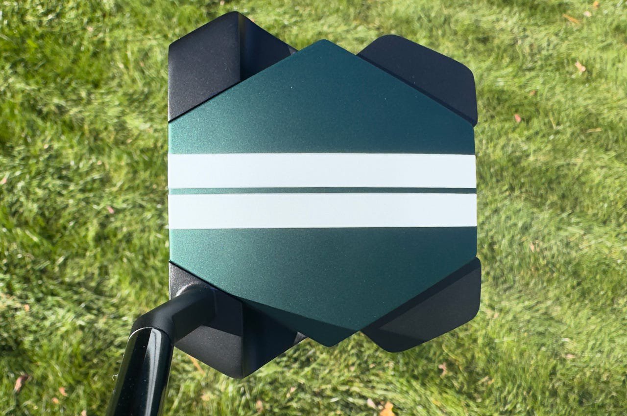 The Odyssey TRTL features a Twin Track alignment system created to make it easier to get the face aimed down your intended target line.