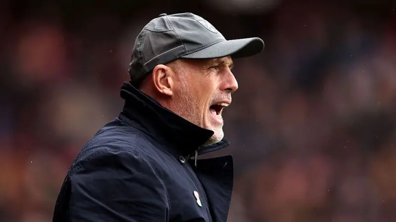 Phillipe Clement shouts from the Norwich sideline