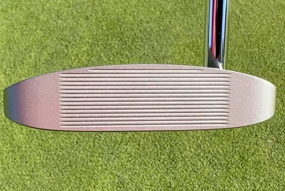 Both the Takomo Lumo M1 and B1 putters are designed with 303 stainless steel and have grooved faces to enhance feel.