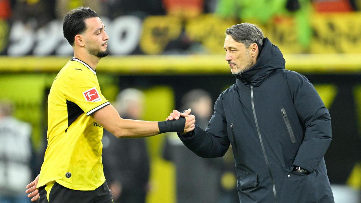 Ramy Bensebaini klatscht mit Niko Kovac ab