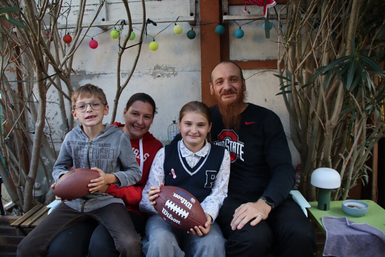 Dans la famille Bourdiguel, près de Rouen (Seine-Maritime), le football américain est la passion de tous. Père, mère, fille et fils vivent autour de la pratique.