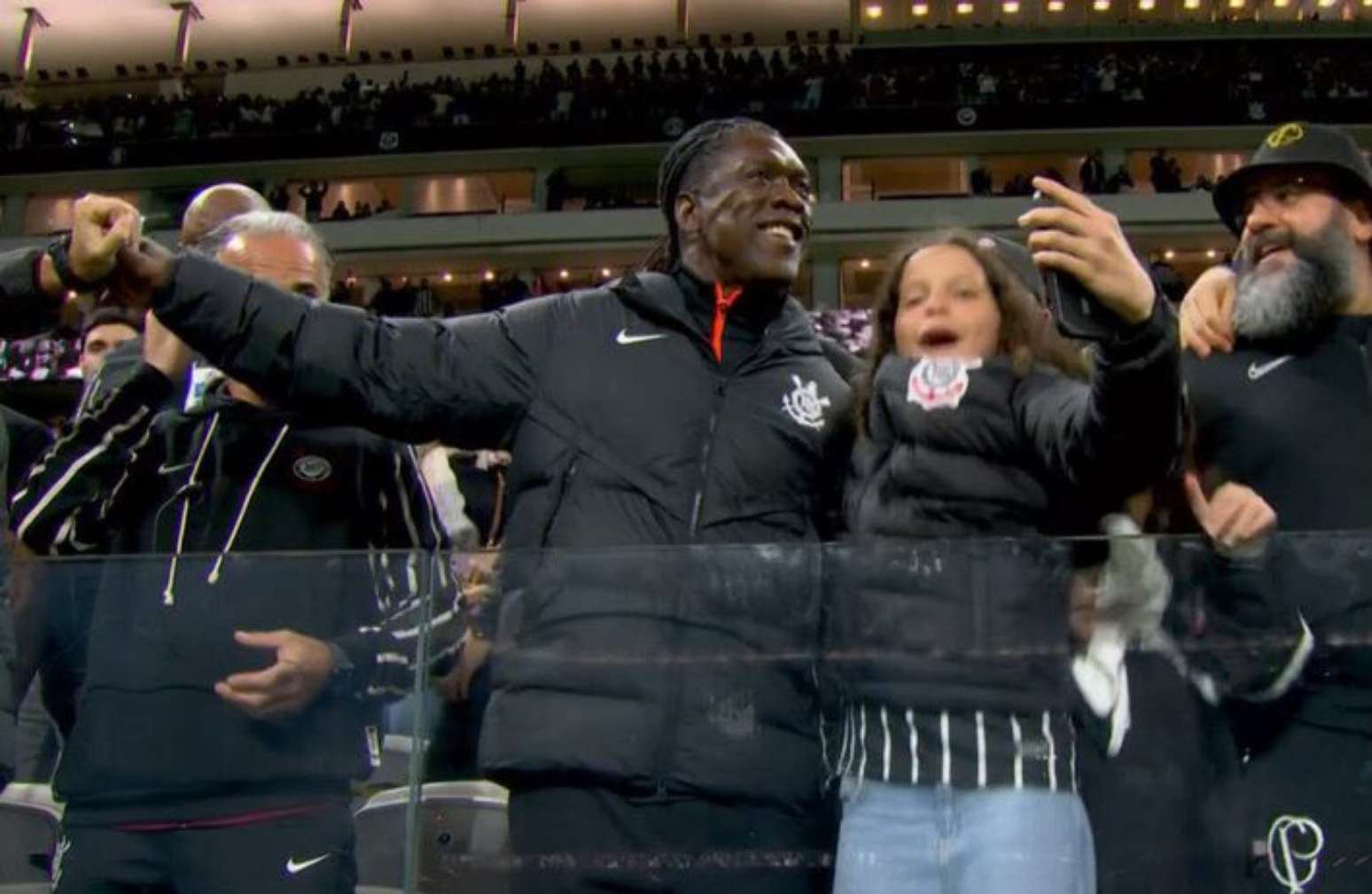 Clarence Seedorf, treinador do Corinthians, na arquibancada da Neo Química Arena durante a partida contra o Vitória pelo Brasileirão