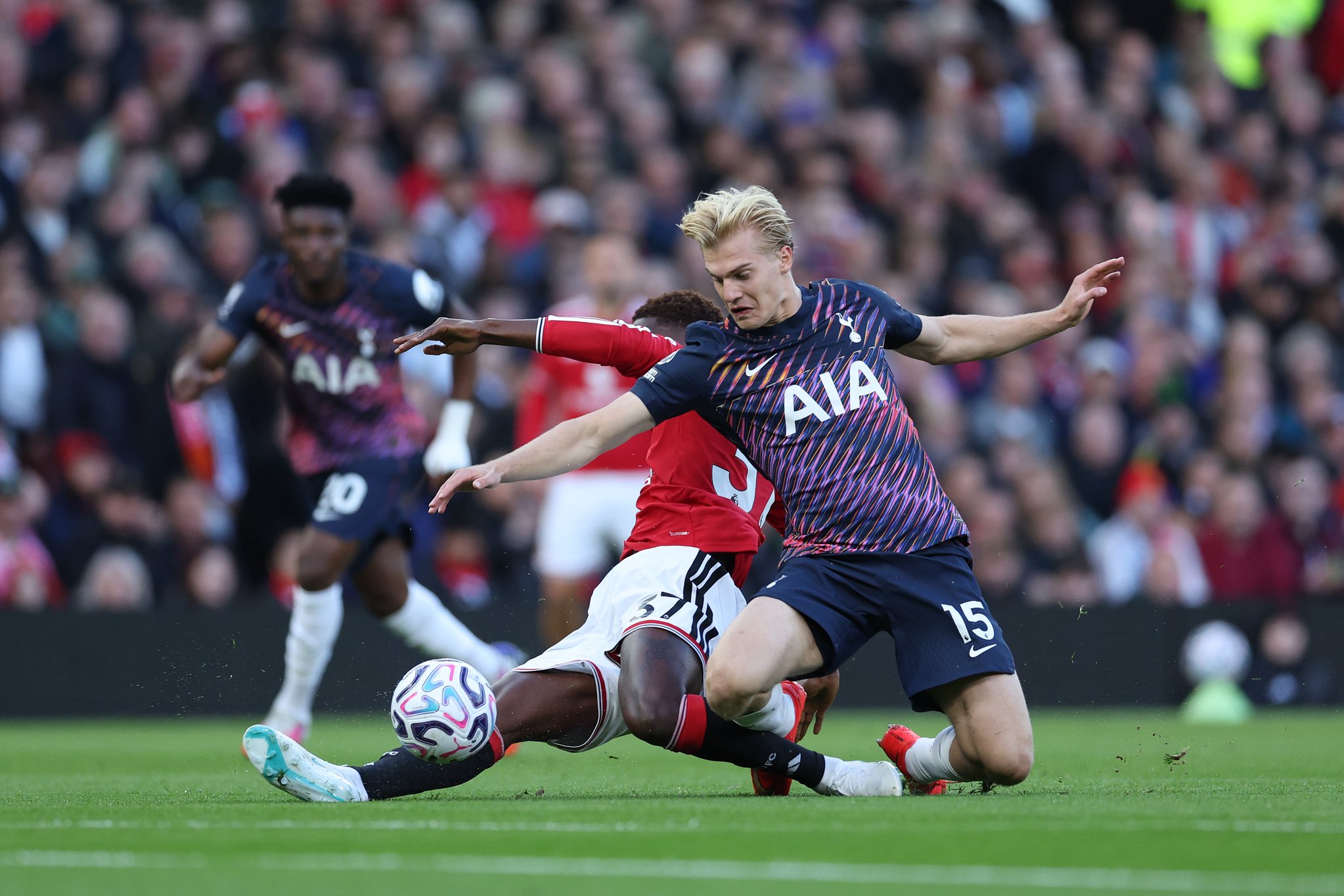 Lucas Bergvall was injured against Manchester United (Getty)