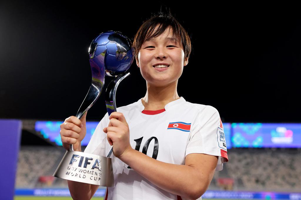 Jong Hyang Yu of Korea DPR with the FIFA U-17 Women's World Cup Morocco 2025 trophy (Credit: FIFA Media)