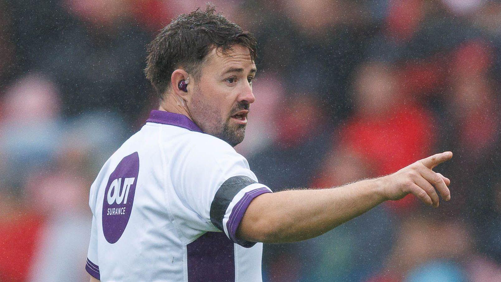 Ben Whitehouse refereeing Scarlets against Dragons