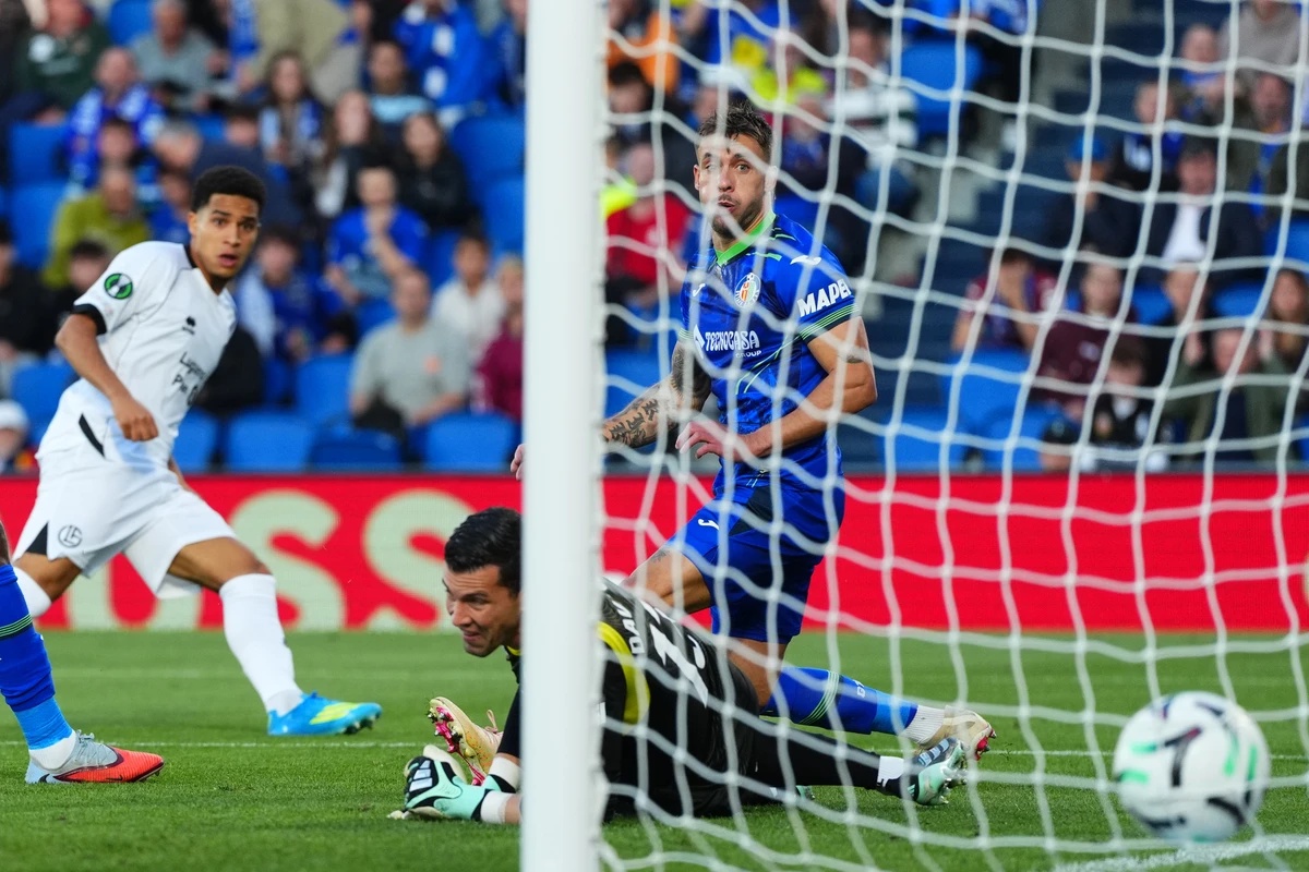 Lugano's Renato Steffen, left, scores their second goal during the Conference League opening phase soccer match between Getafe and Lugano in Getafe, Spain, Thursday, Oct. 22, 2026. (AP Photo/Manu ...