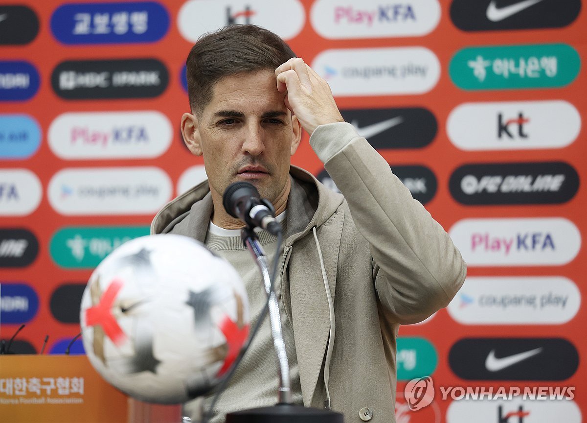 Robert Moreno, temporary head coach for the South Korean men's national football team, speaks at a press conference at Korea Football Park in Cheonan, South Chungcheong Province, on Oct. 29, 2026. (Yonhap)
