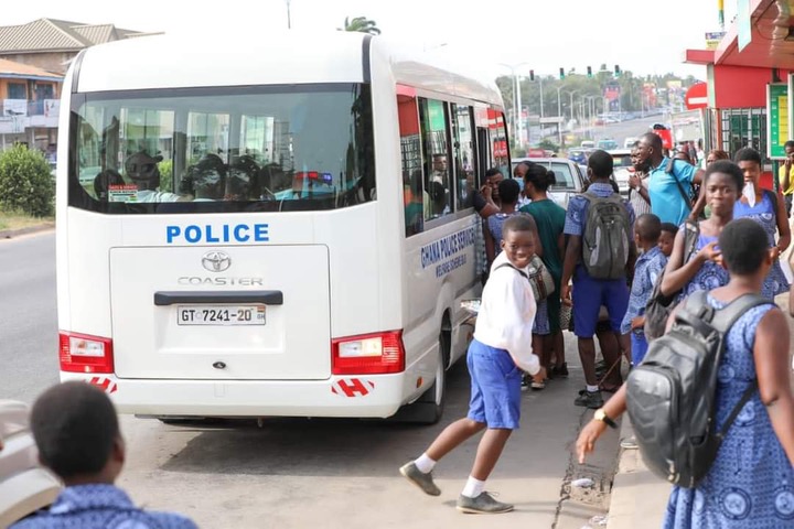 Photos: Ghanaians praise IGP Dampare for providing transport to stranded passengers amidst strike. 61
