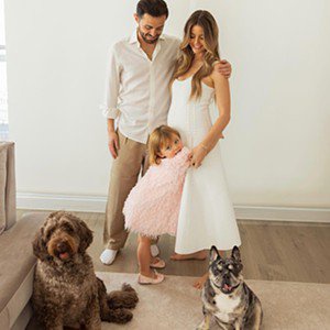 Bernardo Silva, Inês Degener Tomaz e a filha Carlota (Foto: Inês Degener Tomaz/Instagram)