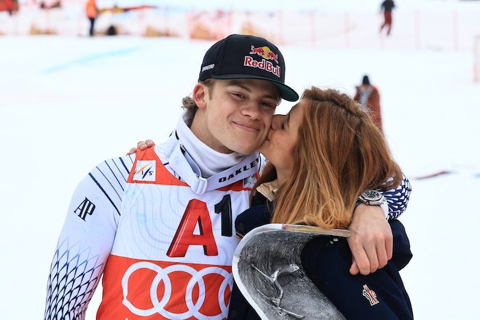 Bussi für Lucas Pinheiro Braathen von Freundin Isadora.
