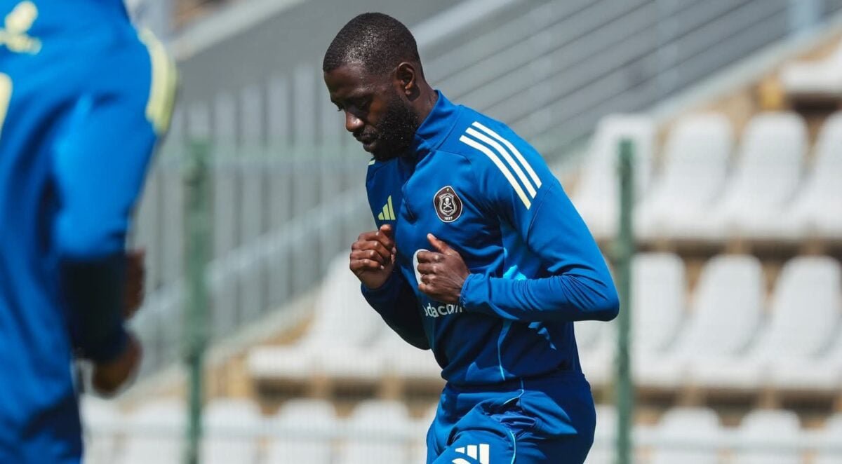 Deon Hotto in Orlando Pirates colours
