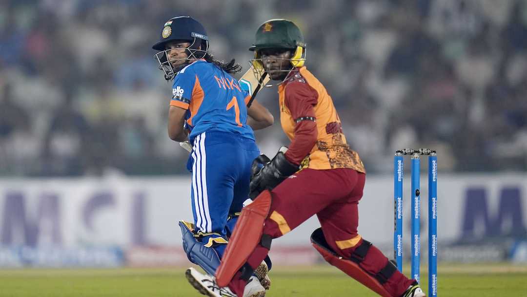 on-debut-niki-prasad-scored-a-crucial-39-off-35
