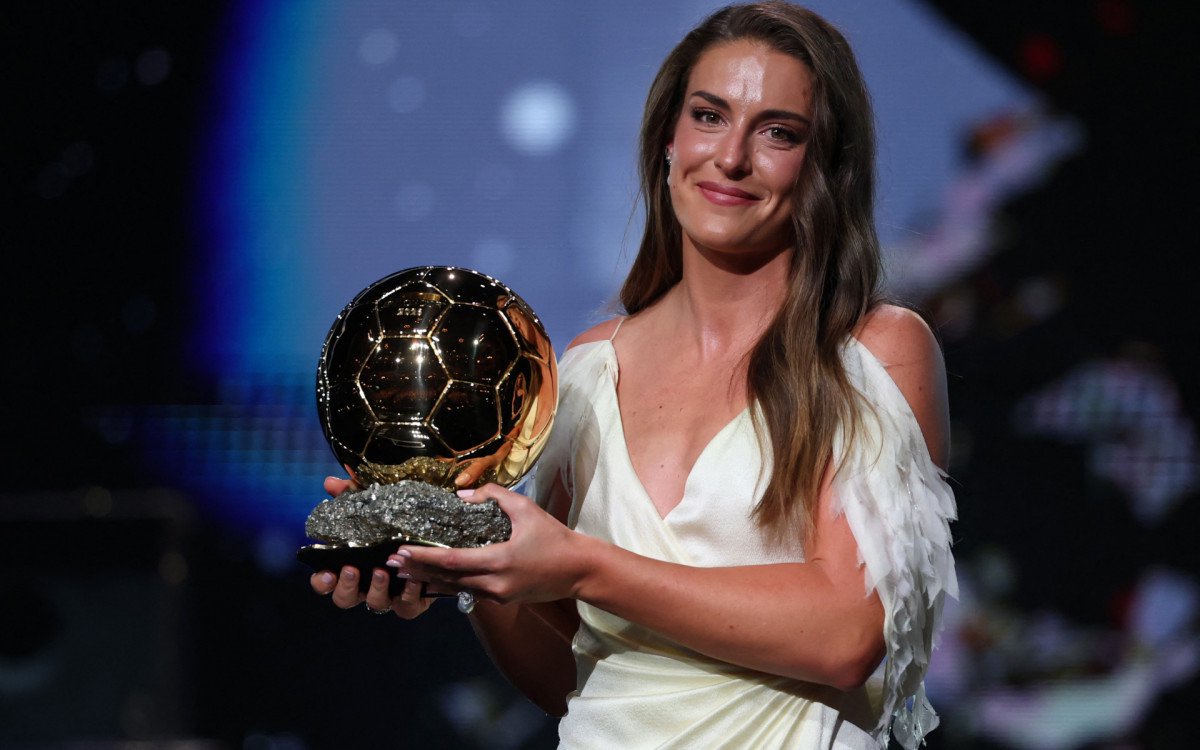 Alexia Putellas venceu a Bola de Ouro pela terceira vez na carreira - Franck Fife / AFP
