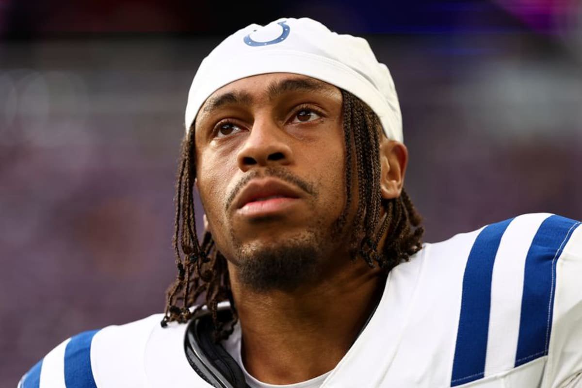 Jonathan Taylor #28 of the Indianapolis Colts warms up
