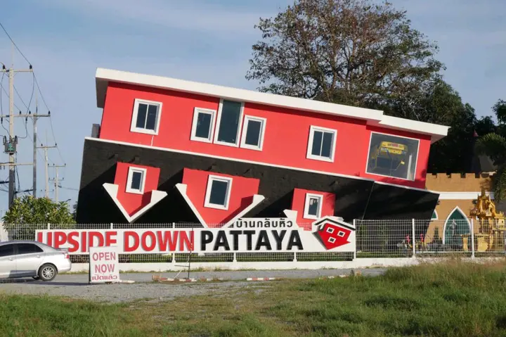 Photos Houses World That Built Upside Down