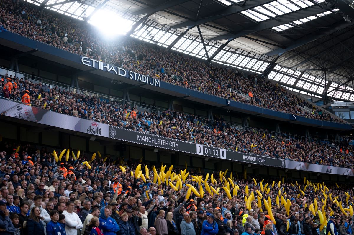 Manchester City's supporters gave a clear response to the Premier League anthem