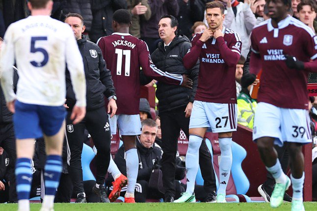 BIRMINGHAM, ENGLAND - OCTOBER 24: Unai Emery manger / head coach of Aston Villa and Nicolas Jackson of Aston Villa during the Premier League 2026/27 match between Aston Villa FC and Manchester City at Villa Park on October 24, 2026 in Birmingham, United Kingdom. (Photo by Robbie Jay Barratt - AMA/Getty Images)