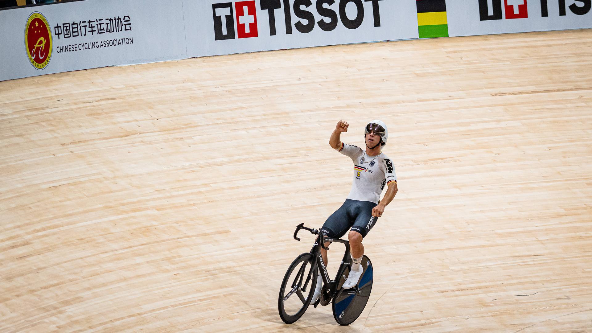 Tim Torn Teutenberg jubelt bei der Rad-WM in Shanghai. 