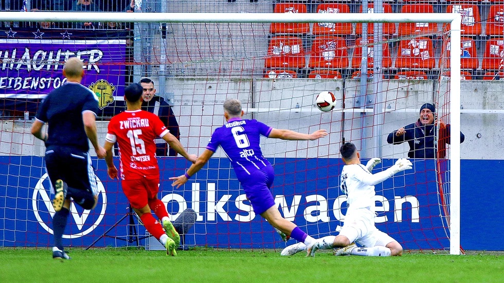 Heidrich sorgt mit dem 2:0 für die Auer Vorenscheidung 