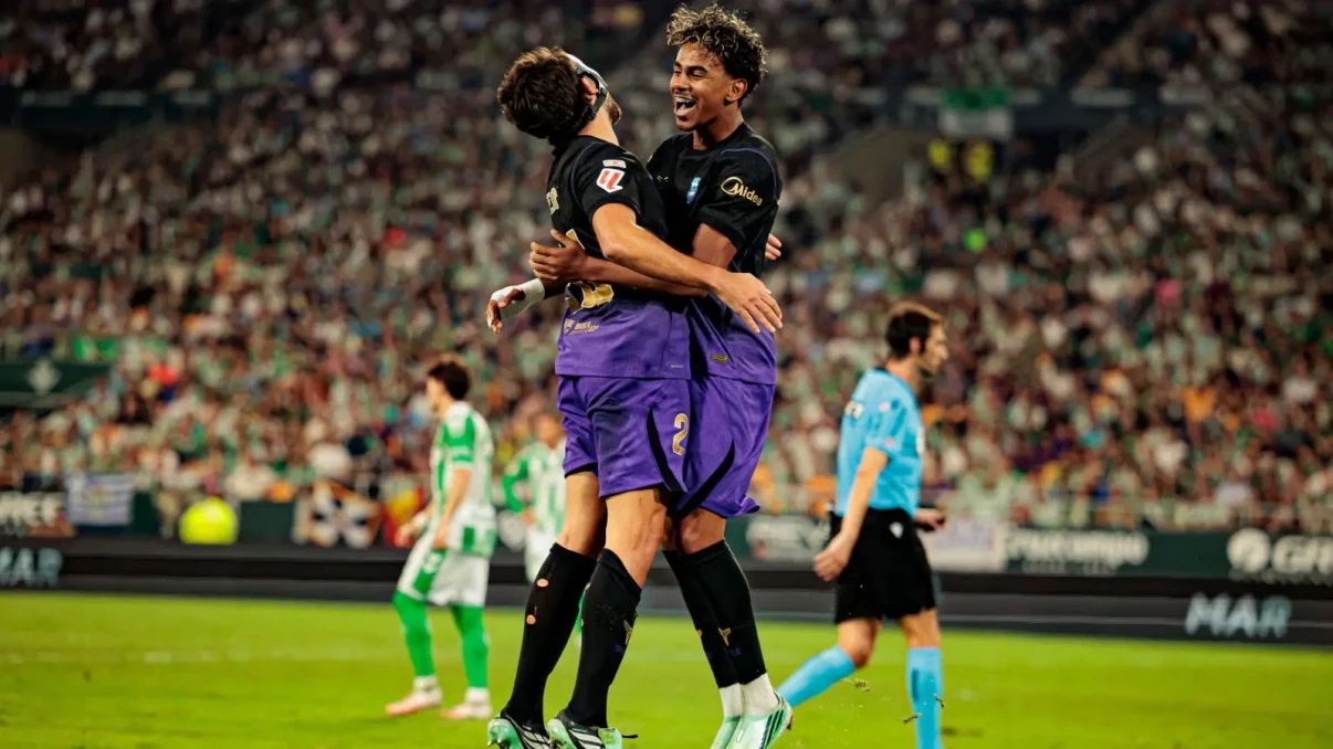 Barca survive chaotic clash against Betis to stay perfect in LaLiga