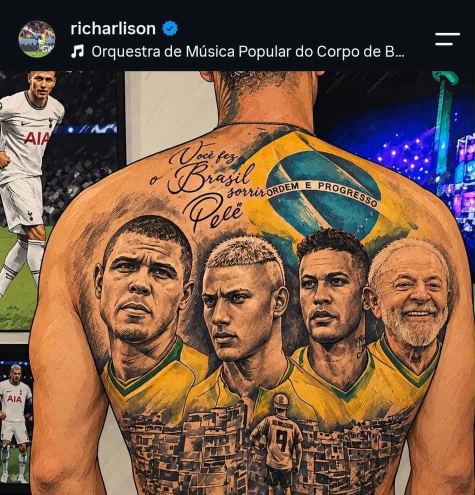 Richarlison exibe tatuagem nas costas com retratos de jogadores brasileiros, a bandeira do Brasil e Lula.
