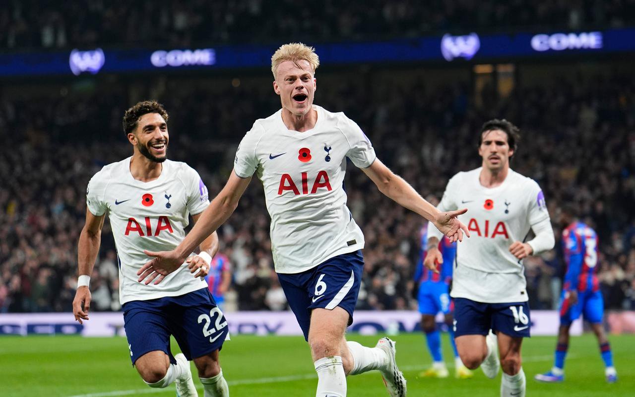 Harry Kane celebrates Ballon d'Or win with former Tottenham stars at Soho afterparty