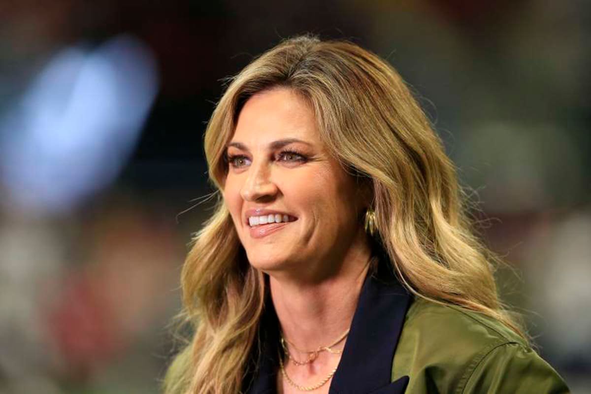 ATLANTA, GA – NOVEMBER 18: Fox Sports broadcaster Erin Andrews during the Thursday night NFL, American Football Herren, USA game between the Atlanta Falcons and the New England Patriots on November 18, 2021 at the Mercedes-Benz Stadium in Atlanta, Georgia. Photo by David J. Griffin/Icon Sportswire NFL: NOV 18 Patriots at Falcons Icon953211118047 ©imago images/Icon SMI