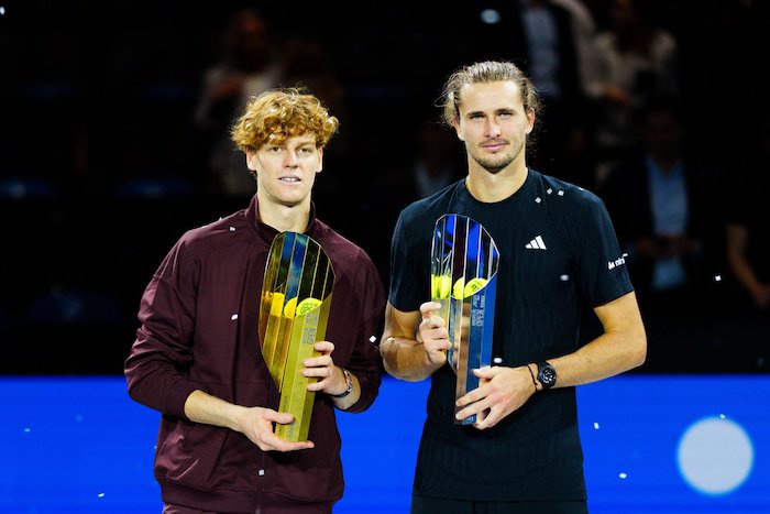 Jannik Sinner und Alexander Zverev (rechts).
