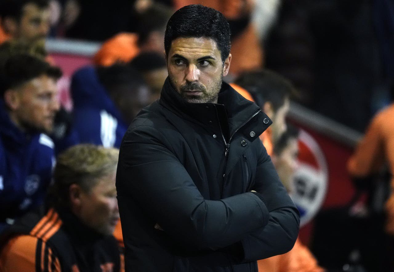 Mikel Arteta scowls during Arsenal's defeat to Fleetwood