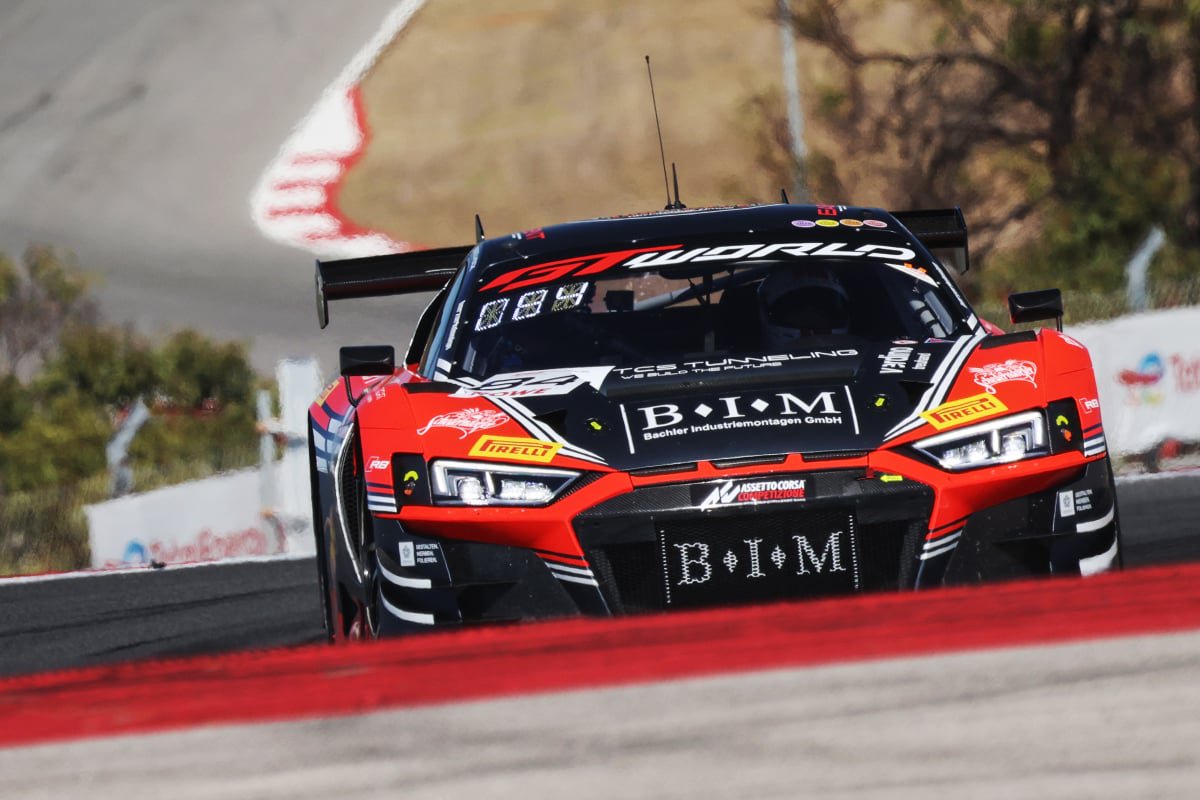 Eastalent Audi during FP1 in Portimao — Photo: © SRO/JEP