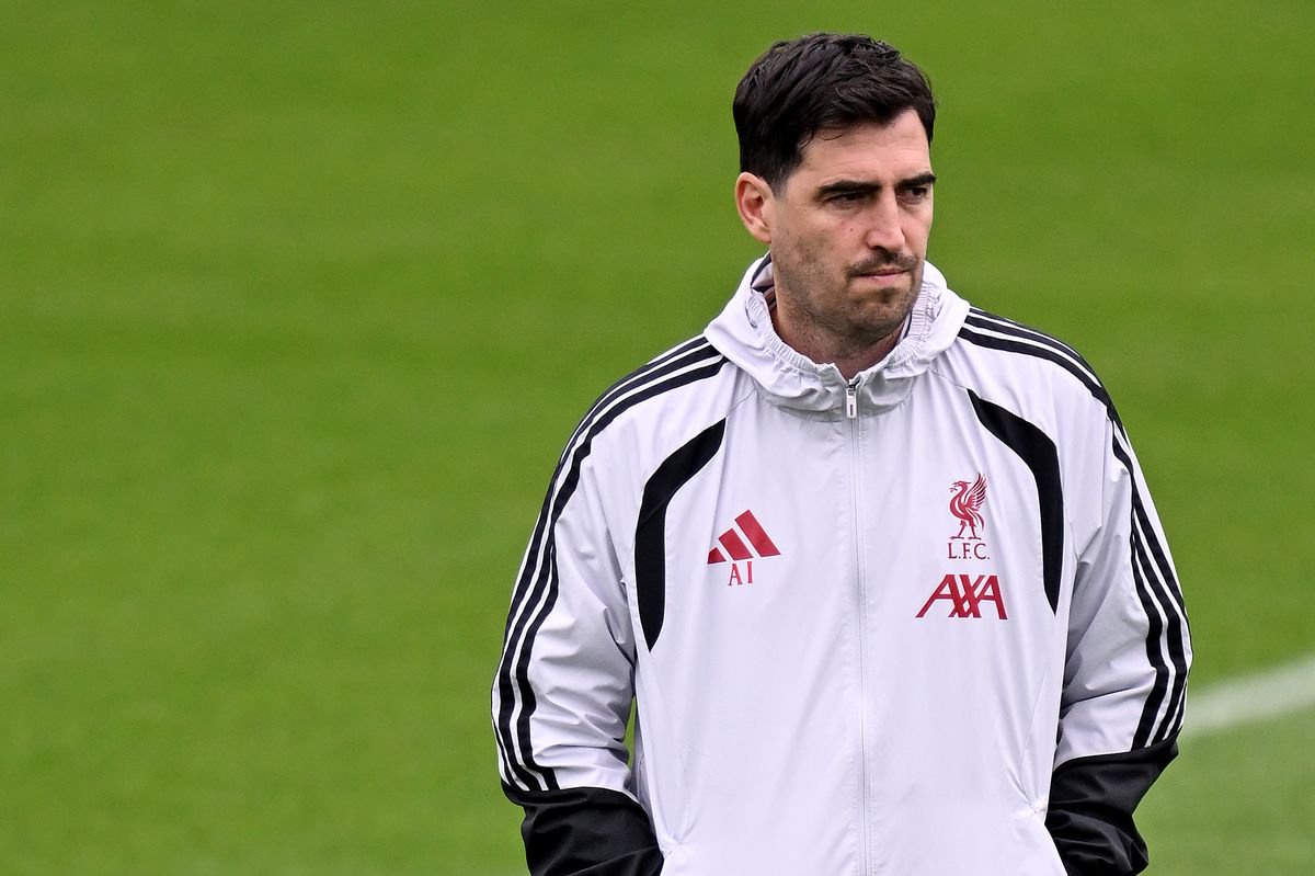 Liverpool head coach Andoni Iraola