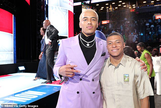 Jeremy Sochan, who grew up in the Milton Keynes, poses with Kylian Mbappe at the Draft