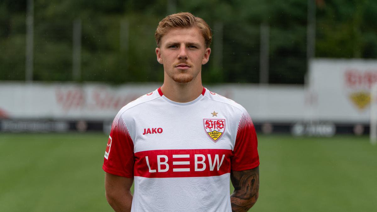 Finn Jeltsch im Trikot des VfB Stuttgart