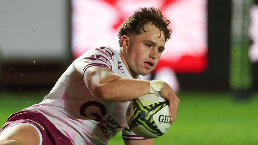 Macs Page slides in to score for Scarlets