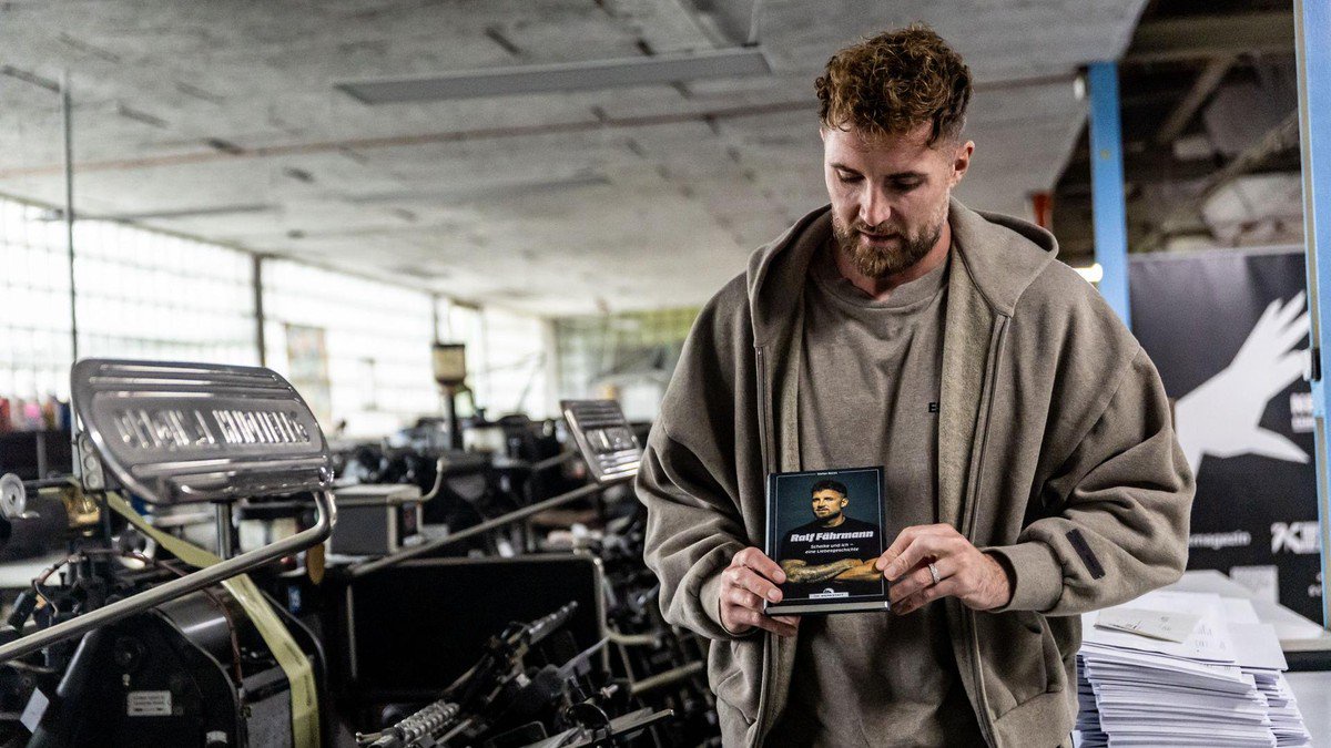 Interview: Der ehemalige Schalke-Torwart Ralf Fährmann hat mit seinem Berater ein Buch geschrieben, das am Freitag erscheint. Wir treffen ihn zum Interview.