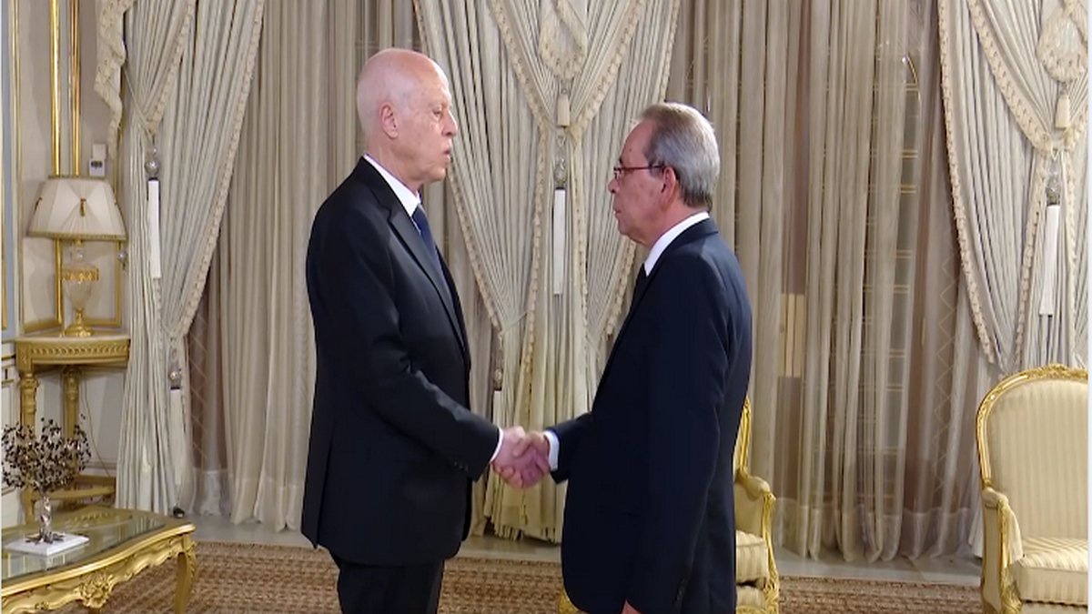 رئيس الحكومة  الجديد هو إبن المناضل صالح الحشاني الذي أعدمه بورقيبة