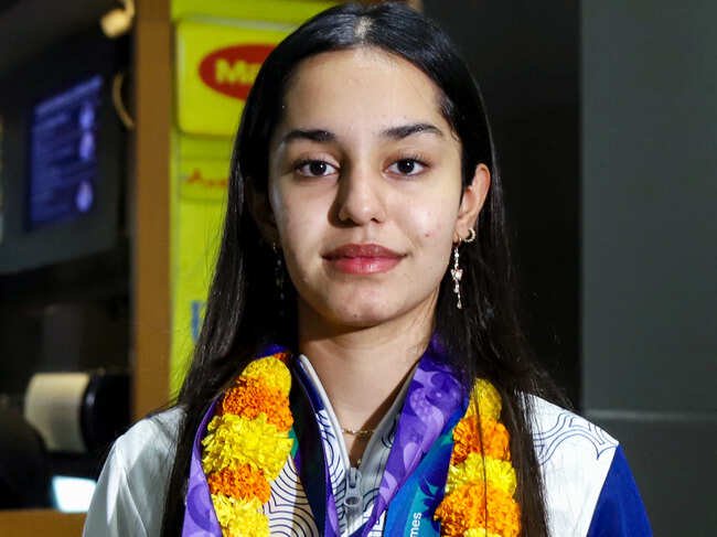Squash player Anahat Singh