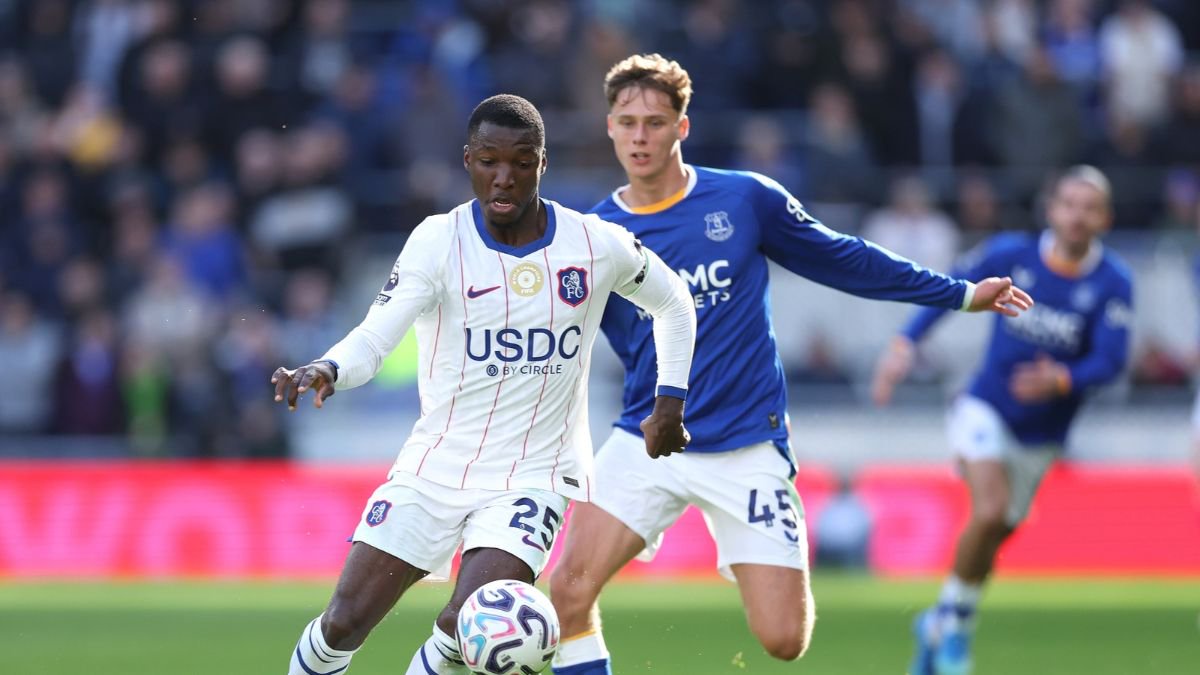 Moises Caicedo defending. (Photo by Alex Livesey/Getty Images)
